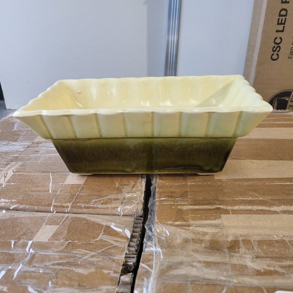 Hull USA F2 Green Planter GOOD CONDITION SEE PICTURES BIN C